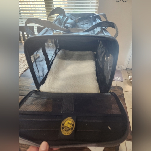 Sherpa Deluxe Soft-Sided Small Pet Transport Carrier with Mesh Ventilation. NWT - Picture 7 of 10